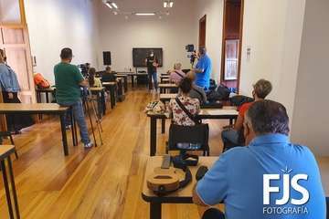 La Casa Condal de Telde  toca el timple/Francisco Javier Santana.